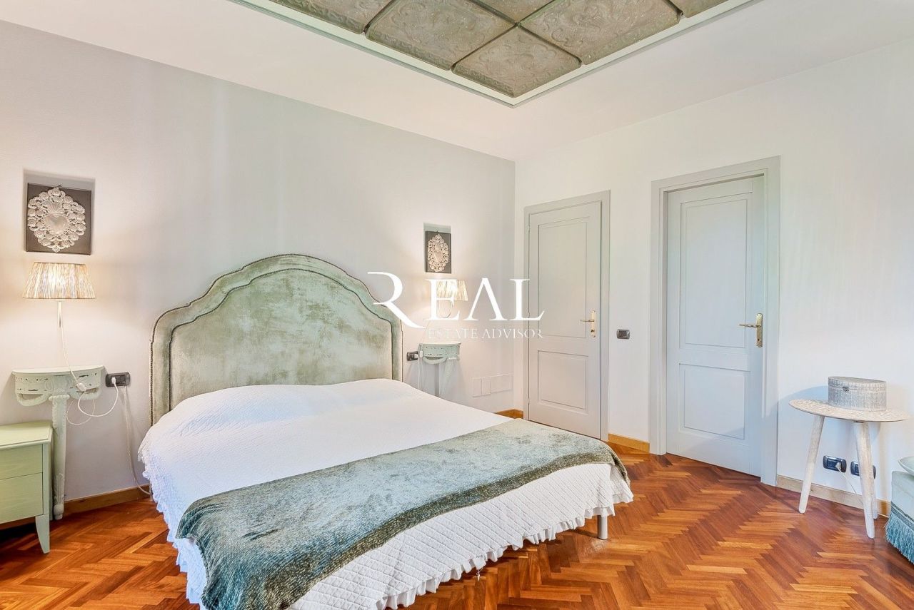 Villa in Forte dei Marmi, Italy, 260 m² - picture 11