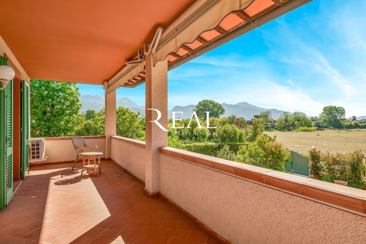 Villa in Forte dei Marmi, Italy, 260 m² - picture 5