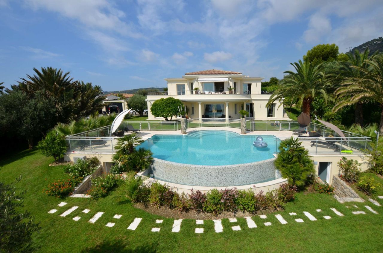 Villa in Beaulieu-sur-Mer, France, 310 m² - picture 1