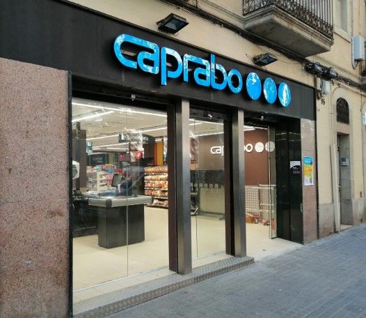 Tienda en Martorell, España, 493 m² - imagen 1