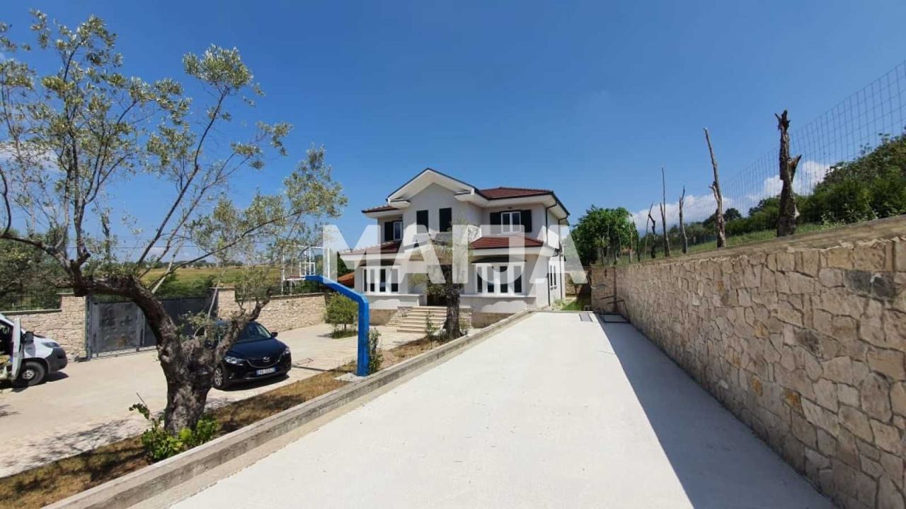 Villa Petrelë, Albania, 310 m² - picture 1