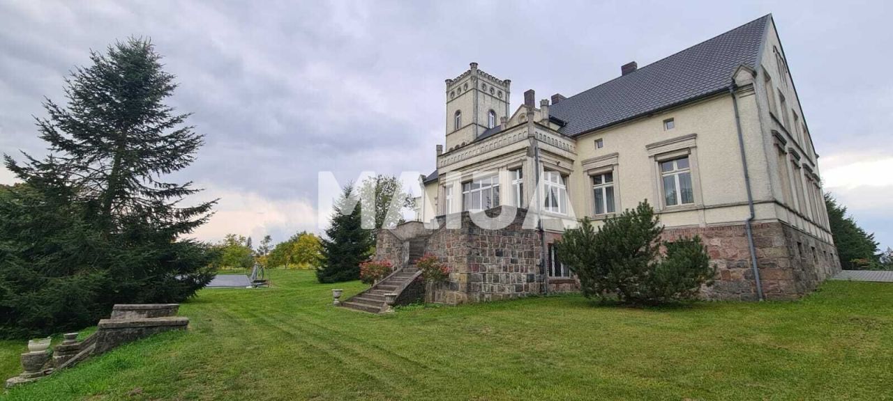 Villa Wysoka, Poland, 554 m² - picture 1