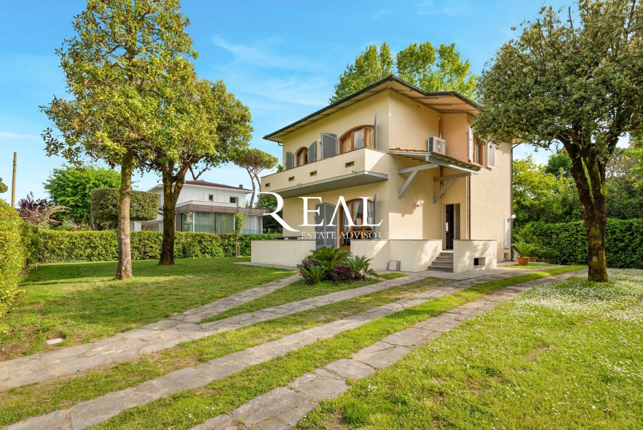 Villa à Forte dei Marmi, Italie, 200 m² - image 1