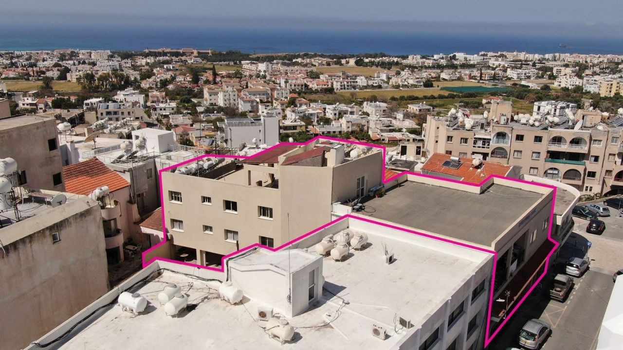 Commercial property in Paphos, Cyprus - picture 1