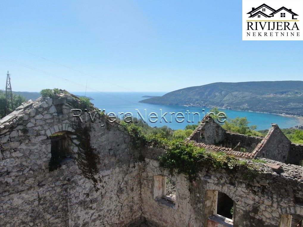 Land in Herceg-Novi, Montenegro, 235 m² - picture 1