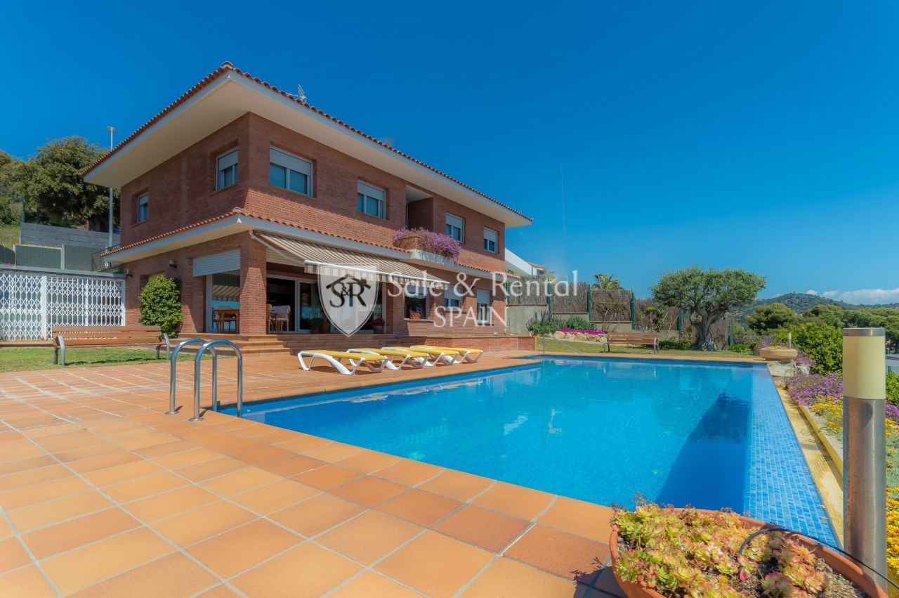 Villa à Santa Susanna, Espagne, 327 m² - image 1