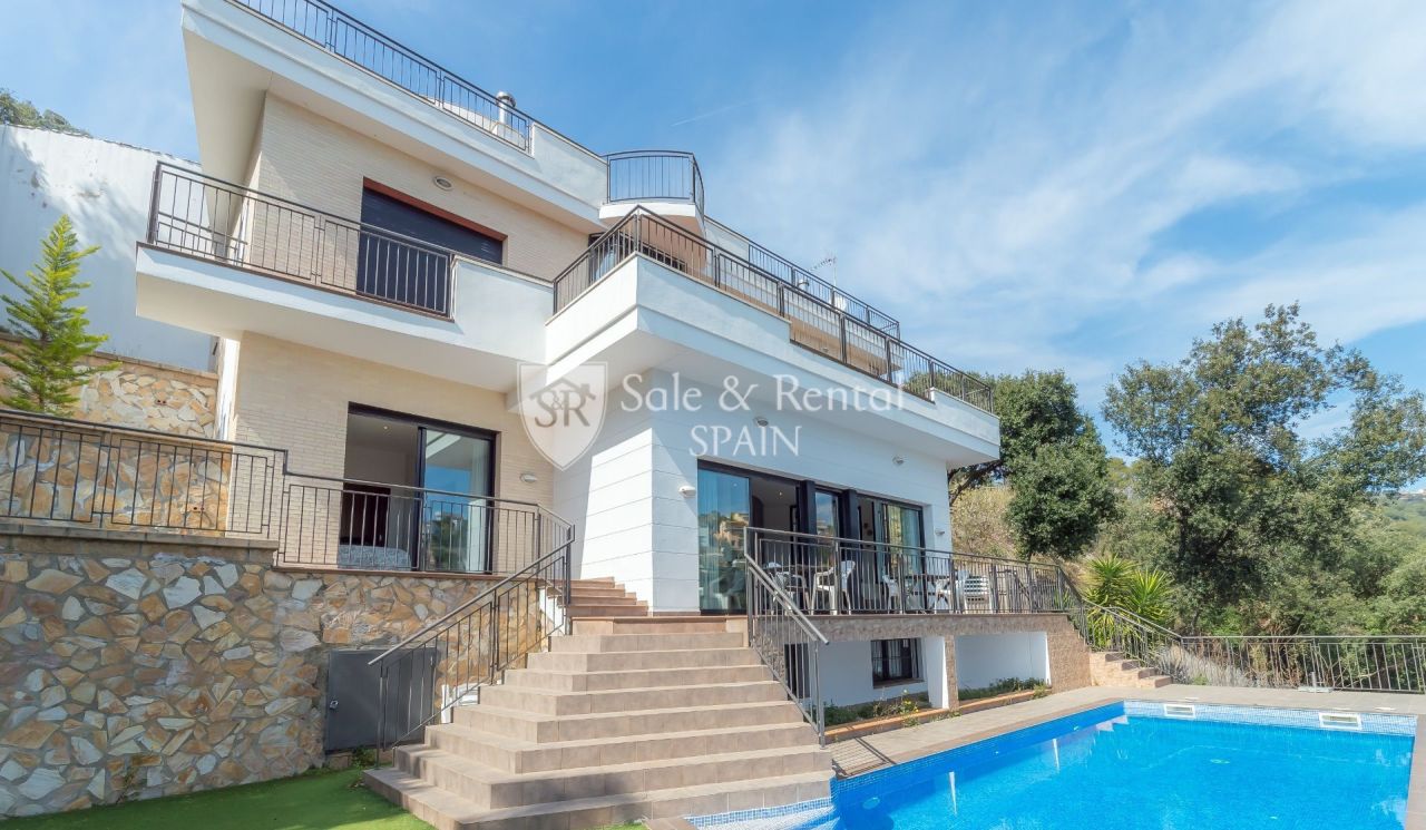 Villa à Santa Susanna, Espagne, 598 m² - image 1