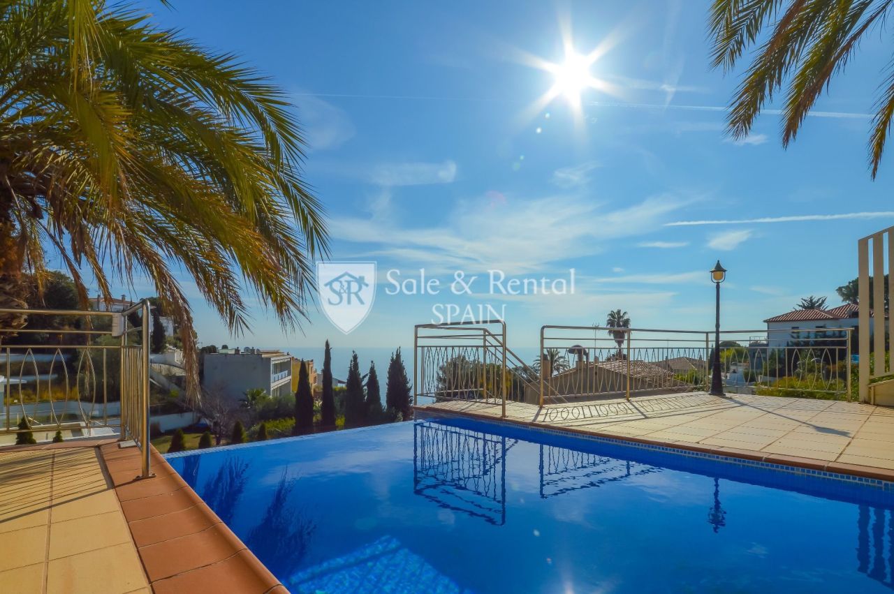 Villa à Lloret de Mar, Espagne, 369 m² - image 1