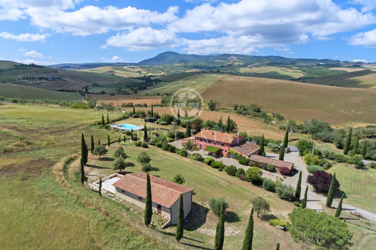 Maison Castiglione d'Orcia, Italie, 644.75 m² - image 1