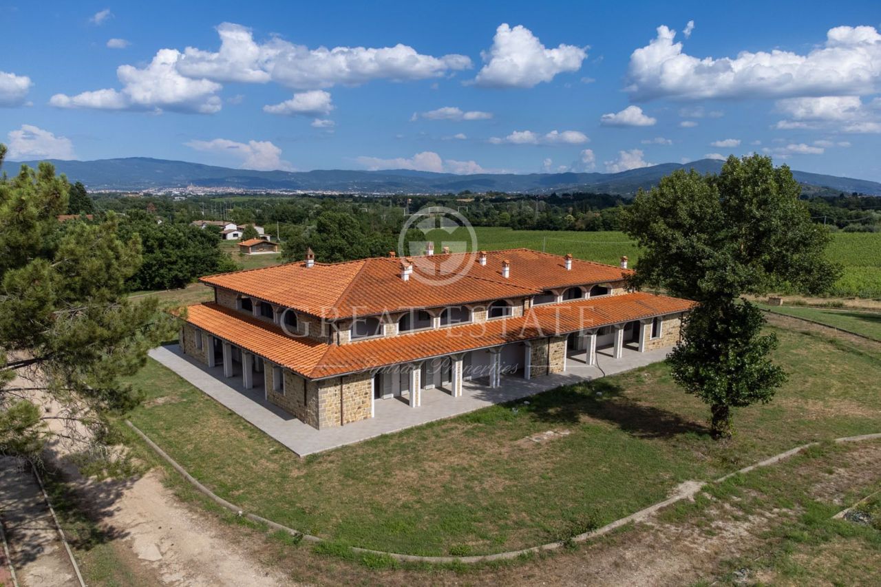 Casa ad Arezzo, Italia, 925.6 m² - foto 3