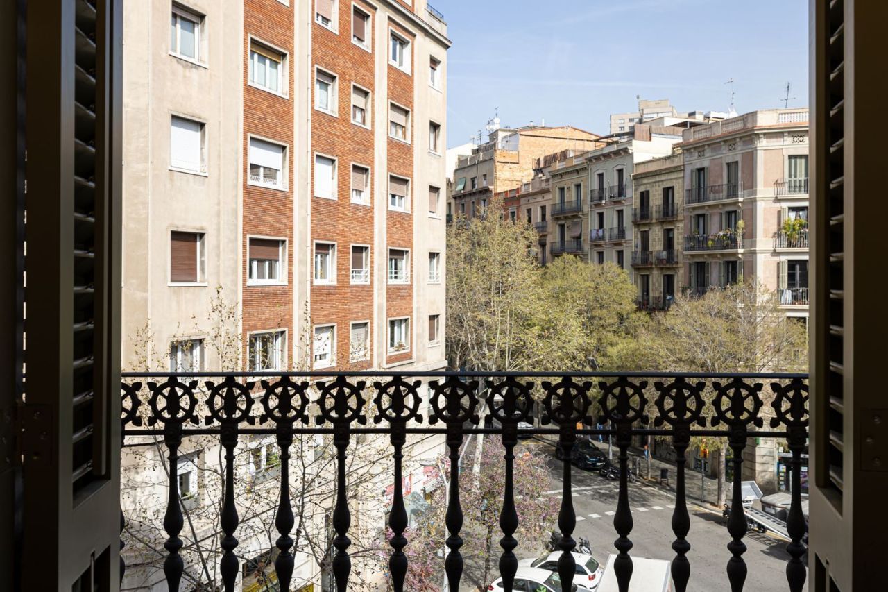 Flat in Barcelona, Spain, 157 m² - picture 6