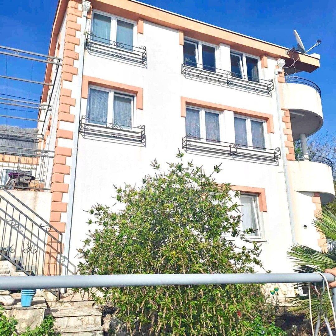 Maison à Dobra Voda, Monténégro, 201 m² - image 1