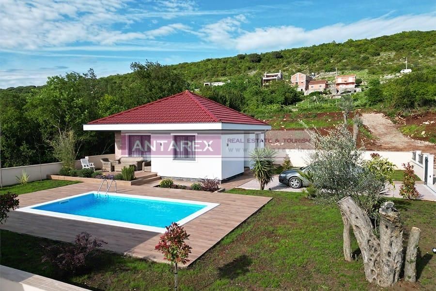 Villa à Krimovica, Monténégro, 85 m² - image 1