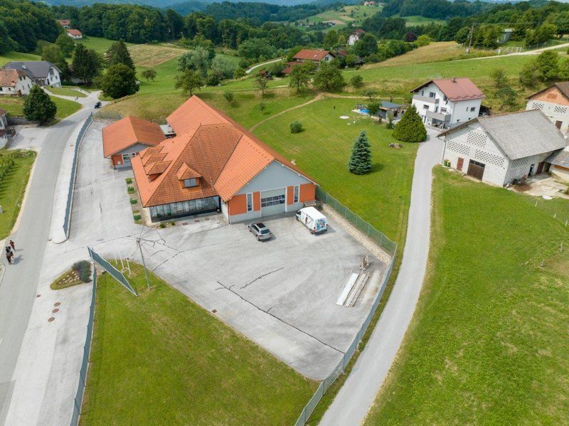 Propiedad comercial Kozje, Eslovenia, 1 160 m² - imagen 1