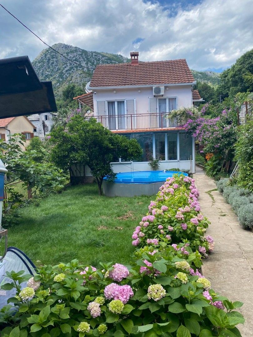 Haus in Risan, Montenegro, 105 m² - Foto 2