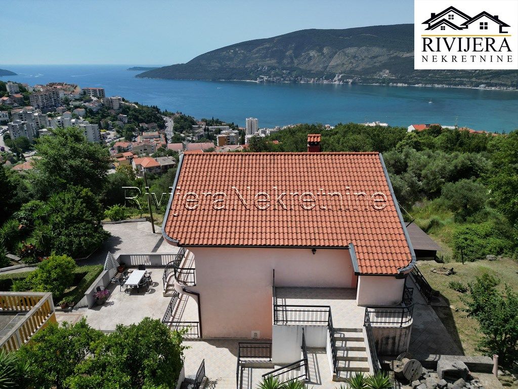 Haus in Herceg-Novi, Montenegro, 299 m² - Foto 1