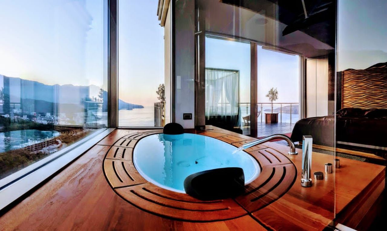 Penthouse in Budva, Montenegro, 168 m² - picture 1