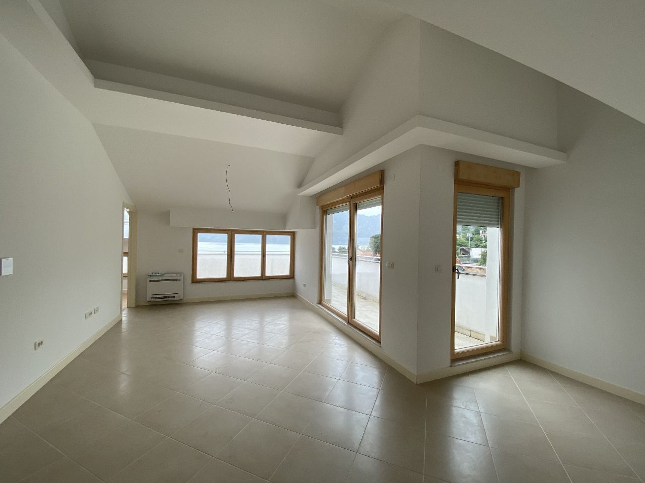 Ático en Dobrota, Montenegro, 120 m² - imagen 1