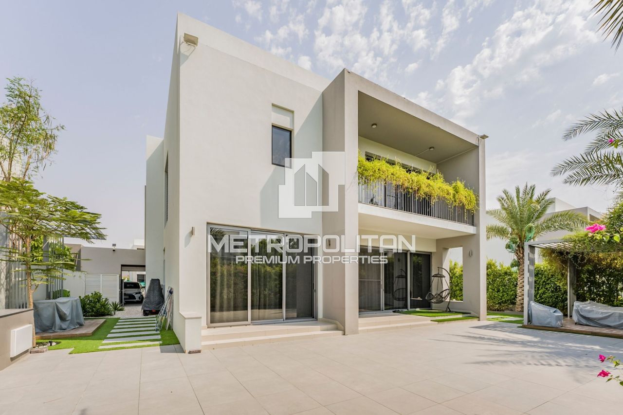 Villa in Dubai, UAE, 510 m² - picture 1