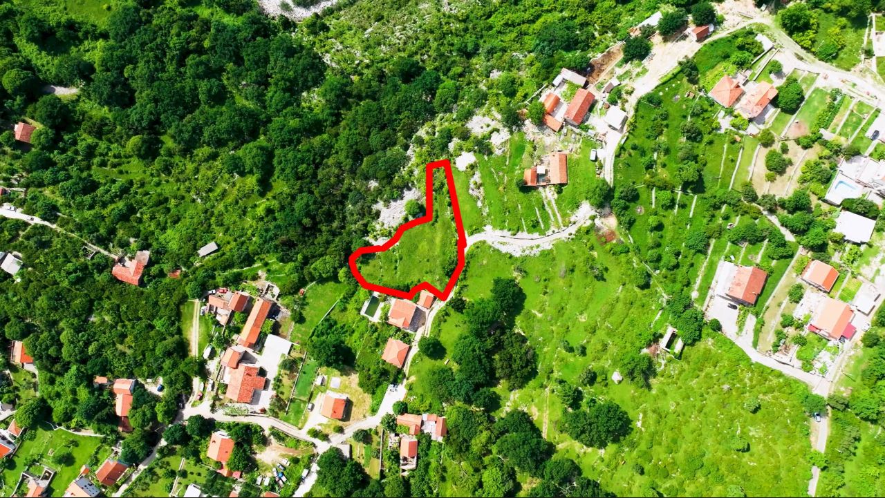 Terreno en Risan, Montenegro, 1 588 m² - imagen 1