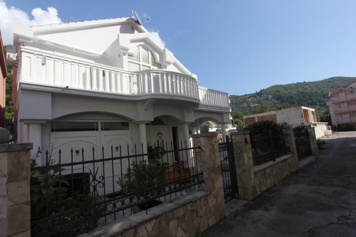 House in Budva, Montenegro, 300 m² - picture 1