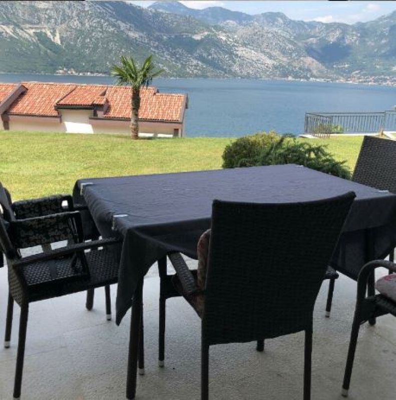 Wohnung in Kostanjica, Montenegro, 66 m² - Foto 1