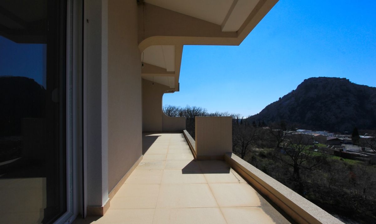 Casa en Sutomore, Montenegro, 600 m² - imagen 1