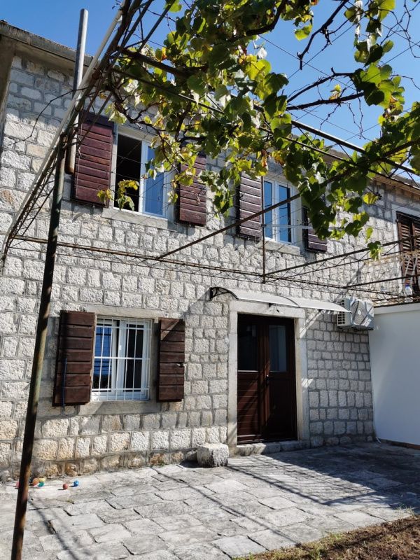 Casa adosada en Kotor, Montenegro, 156 m² - imagen 1