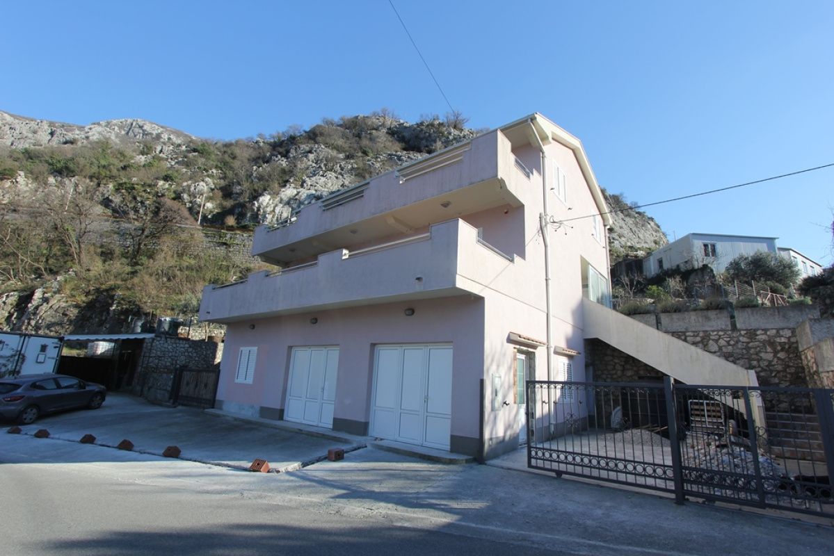 Haus in Kotor, Montenegro, 280 m² - Foto 1