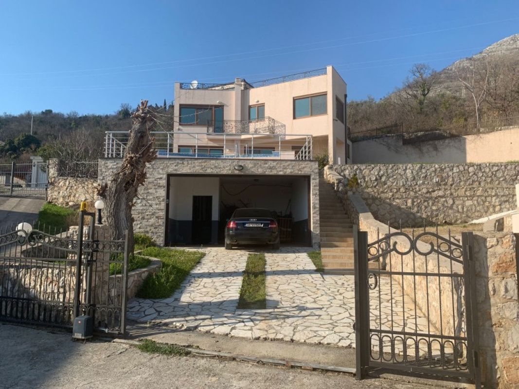 Maison à Šušanj, Monténégro, 270 m² - image 1