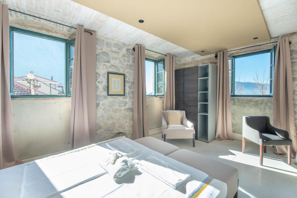 Hotel en Risan, Montenegro, 300 m² - imagen 1