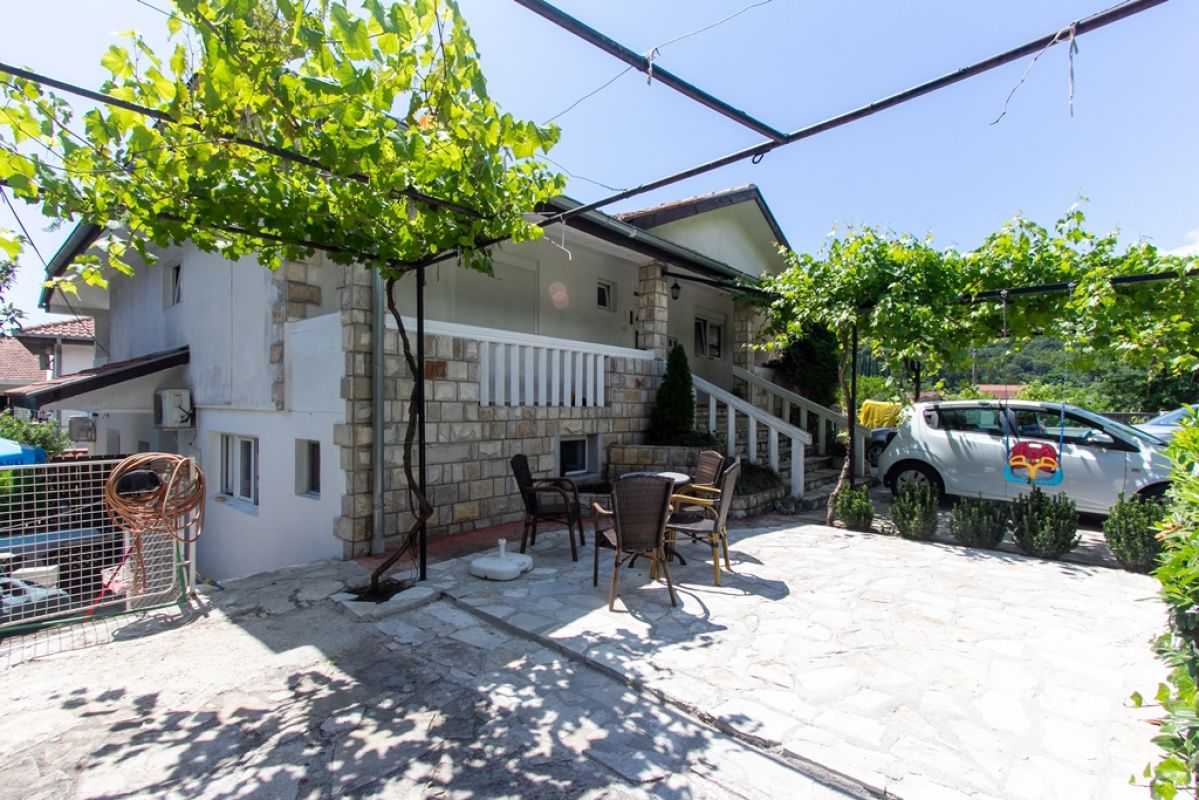 Haus in Zelenika, Montenegro, 293 m² - Foto 1