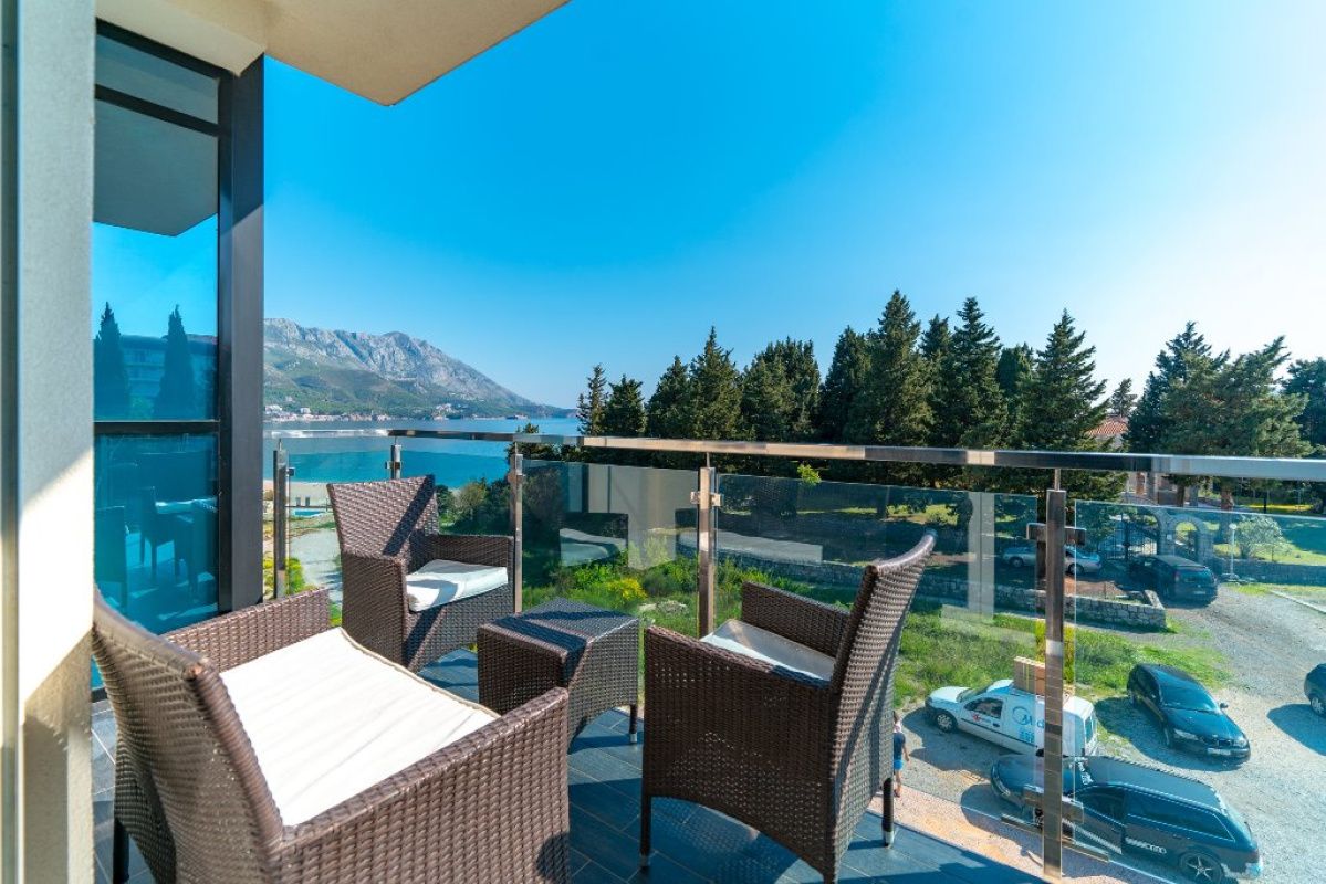 Flat in Becici, Montenegro, 91 m² - picture 1