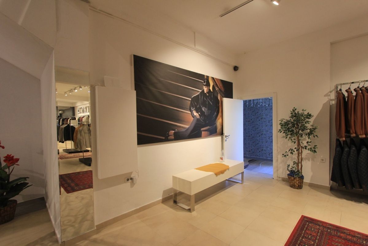 Oficina en Budva, Montenegro, 718 m² - imagen 1