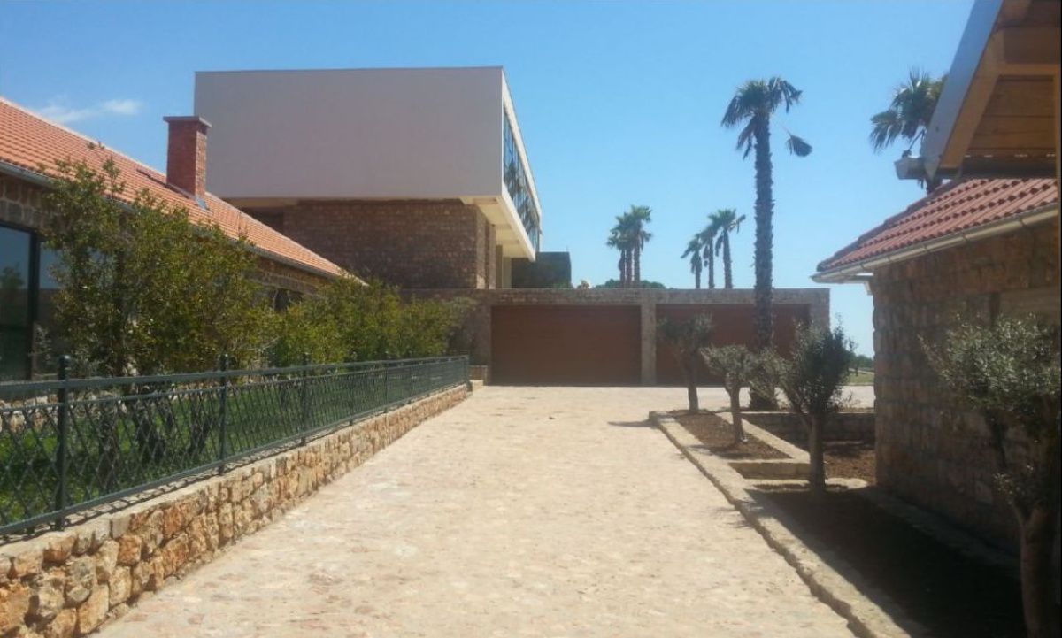 Casa en Budva, Montenegro, 1 240 m² - imagen 3