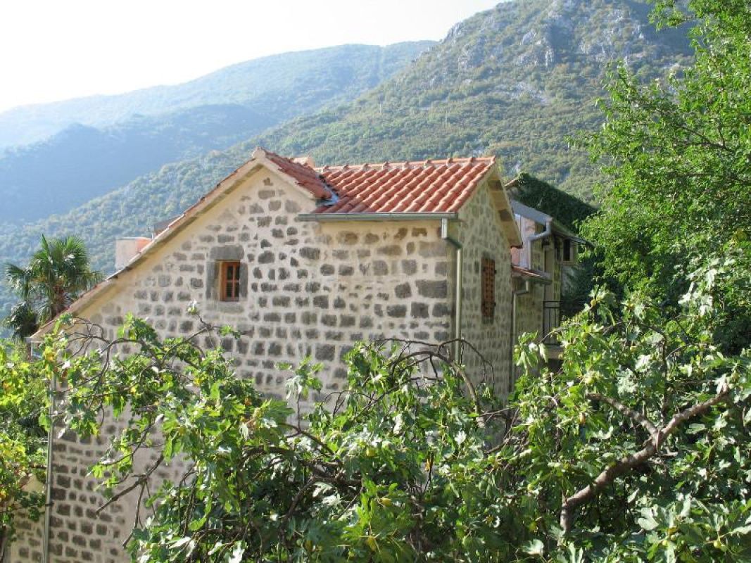 Haus in Kotor, Montenegro, 360 m² - Foto 1