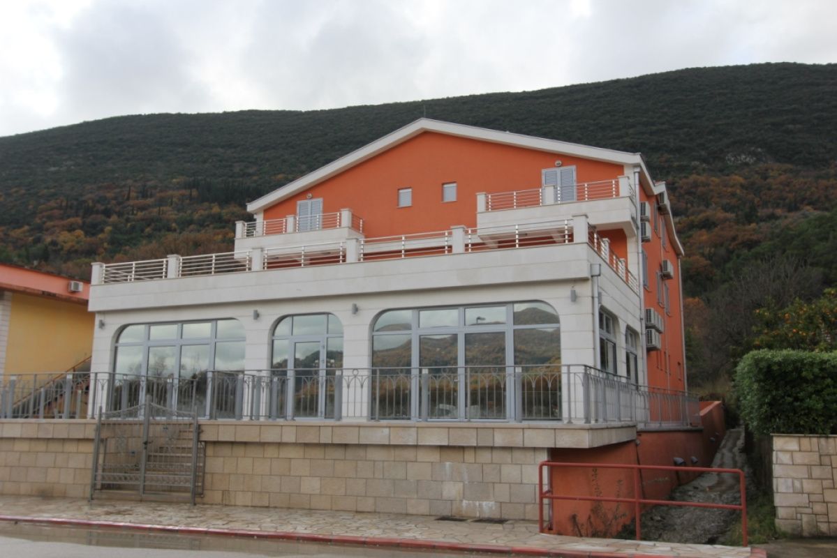 Hotel in Igalo, Montenegro, 830 m² - picture 1