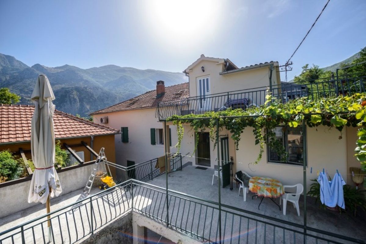 Maison à Kotor, Monténégro, 145 m² - image 1