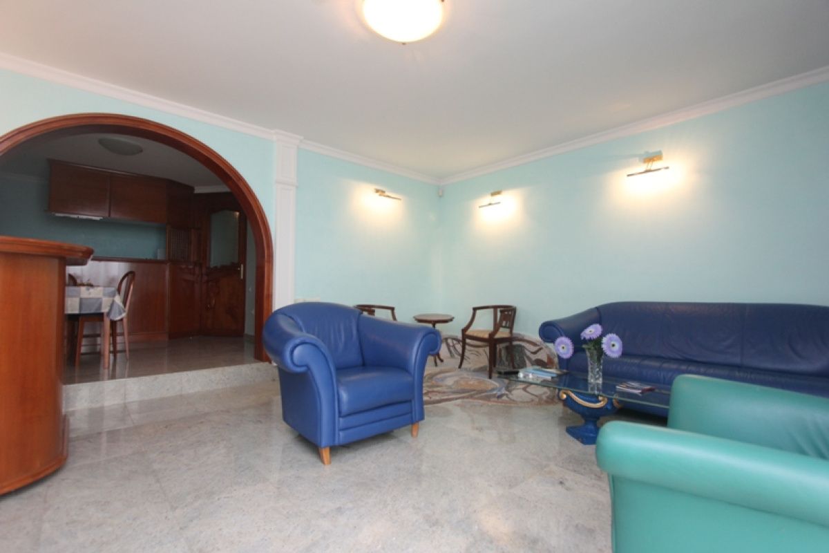 Wohnung in Sveti Stefan, Montenegro, 100 m² - Foto 1