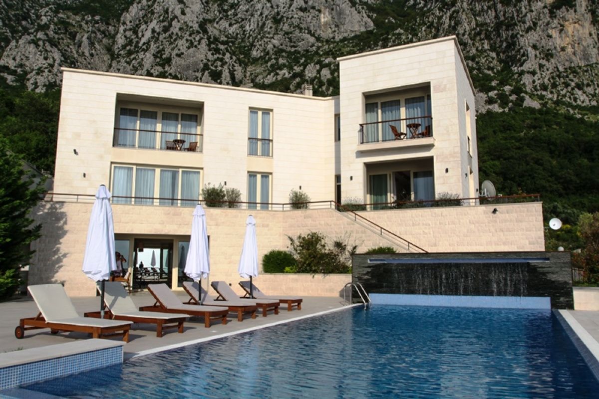 Haus in Budva, Montenegro, 600 m² - Foto 1