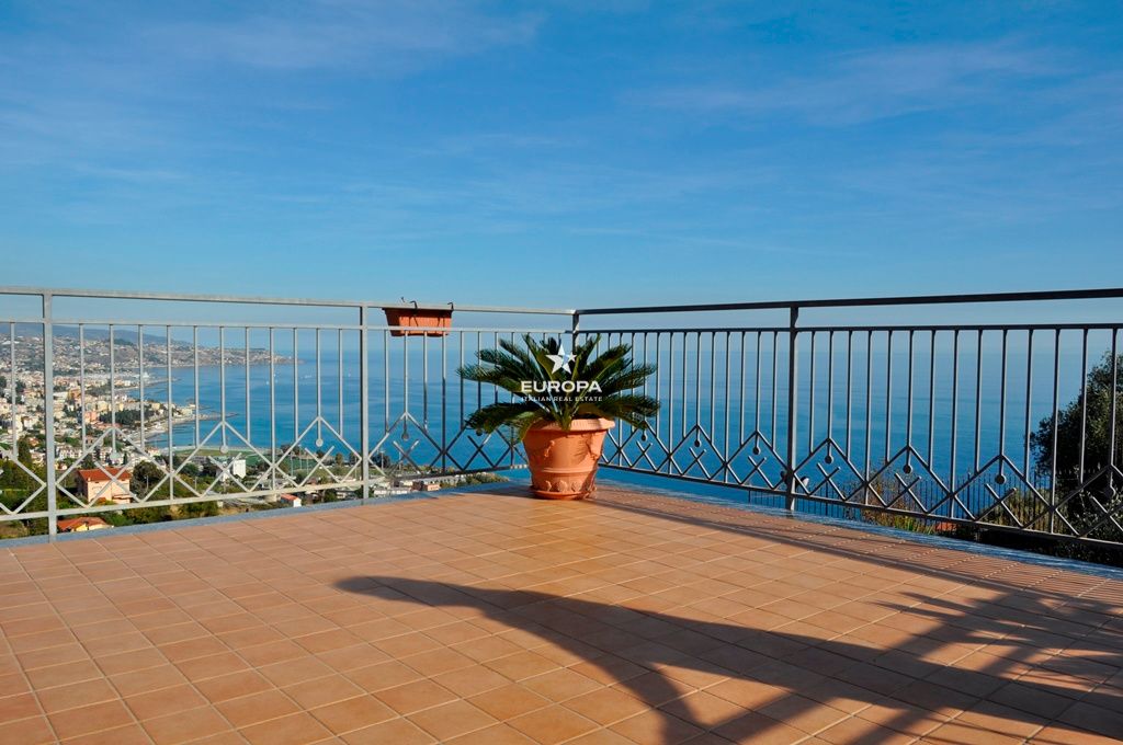 Villa a San Remo, Italia, 270 m² - foto 4