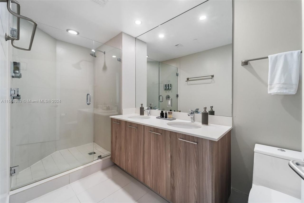 Flat in Miami, USA, 110 m² - picture 13