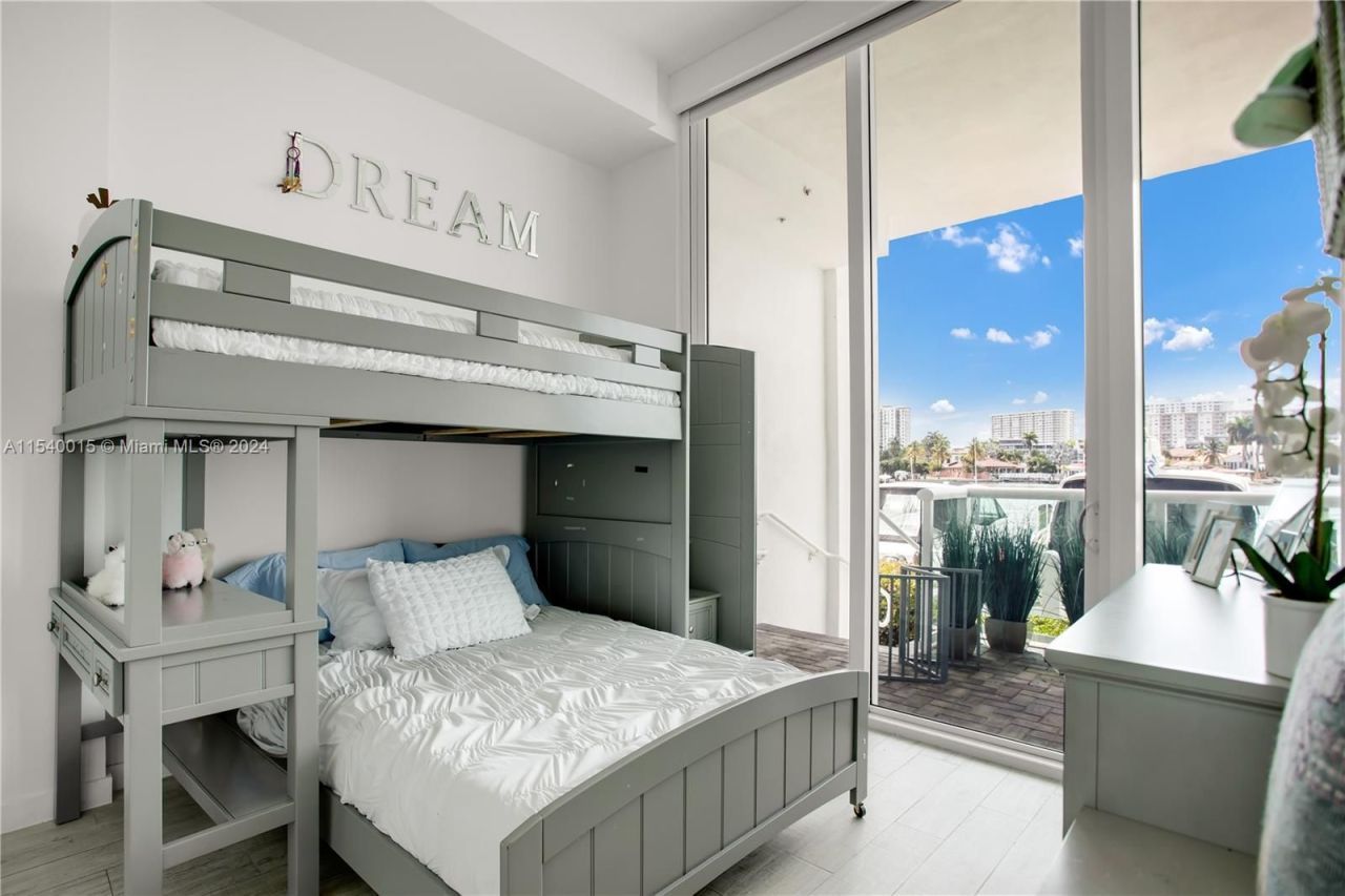 Casa adosada en Miami, Estados Unidos, 130 m² - imagen 9