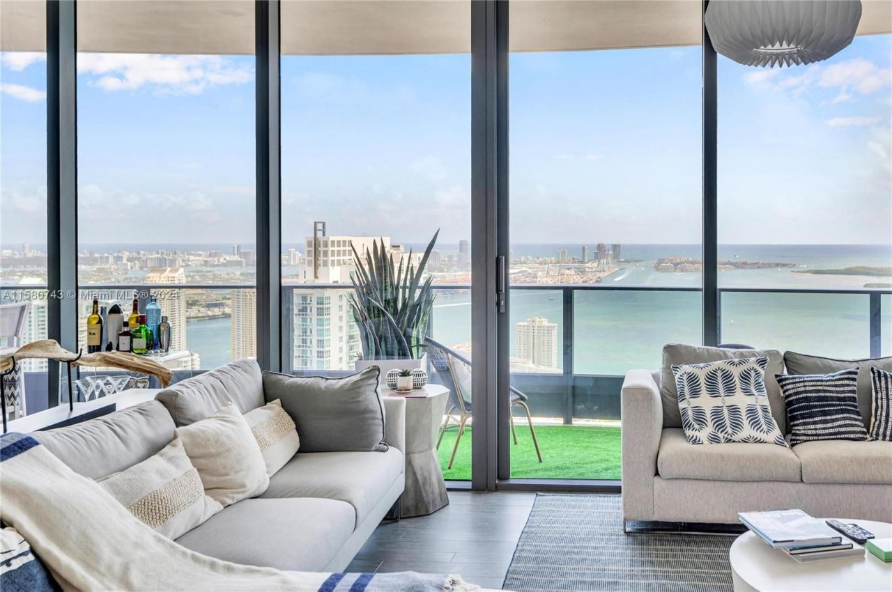 Penthouse in Miami, USA, 120 m² - picture 1