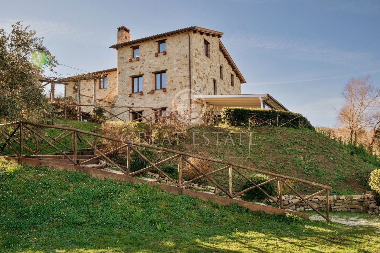 Casa San Venanzo, Italia, 661.25 m² - imagen 1