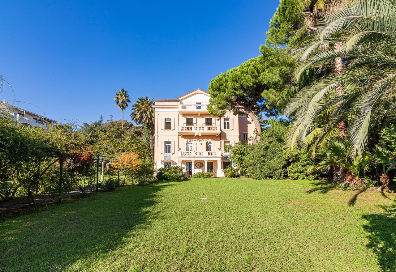 Villa in San Remo, Italy, 880 m² - picture 1