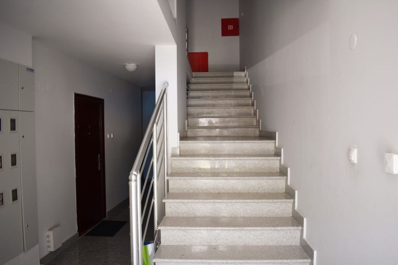 Piso en Budva, Montenegro, 61 m² - imagen 2