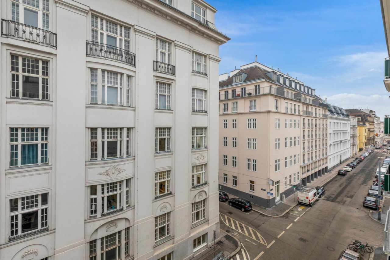 Flat in Vienna, Austria, 141.7 m² - picture 2