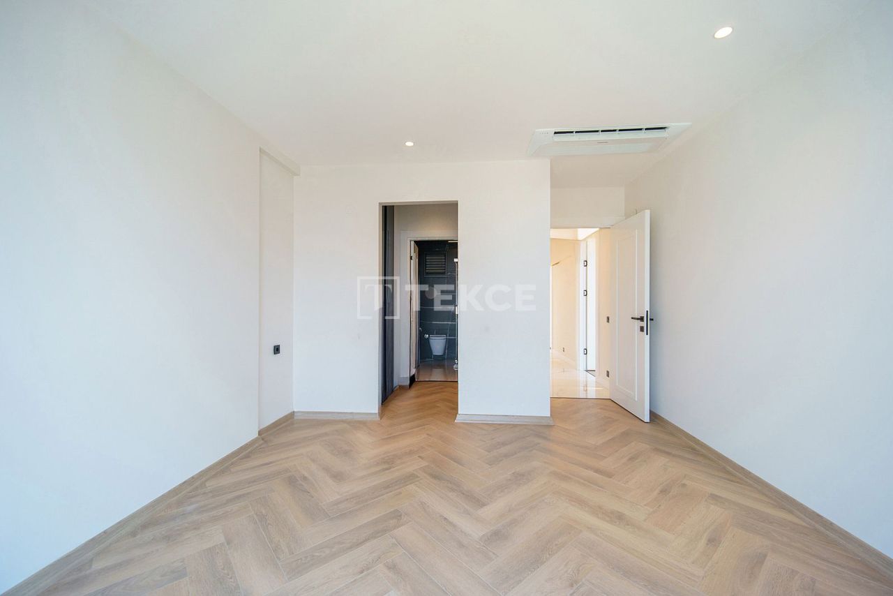 Apartment Bayraklı, Turkey, 180 m² - picture 18