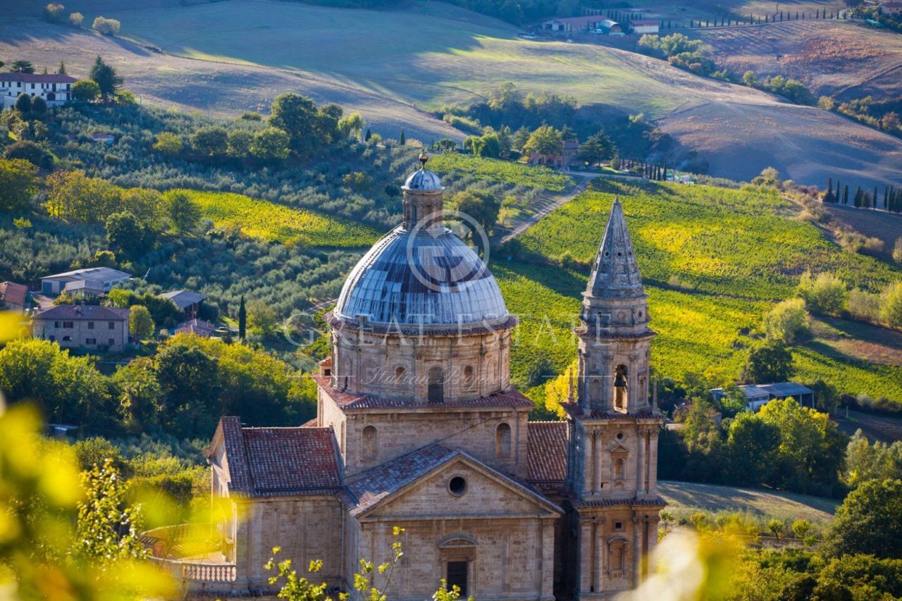 Casa Montepulciano, Italia, 2 516 m² - imagen 1